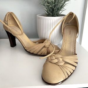 Marc Jacobs closed toe woven knotted vintage heels